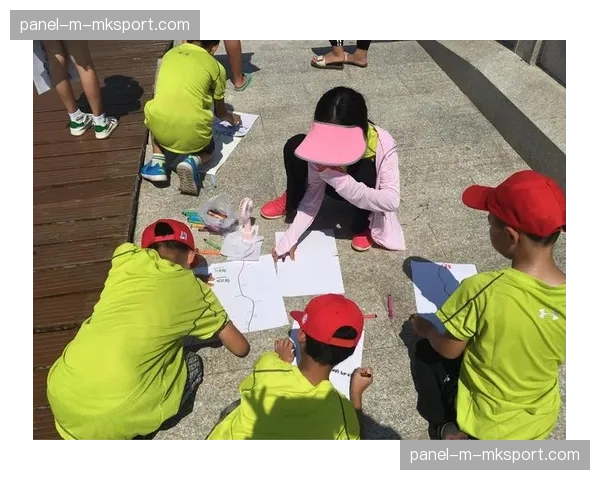 特写：在难民营中教孩子们打垒球——一位前职业球员的人道主义行动